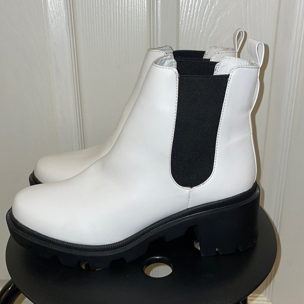 Steve Madden Boots Size 9